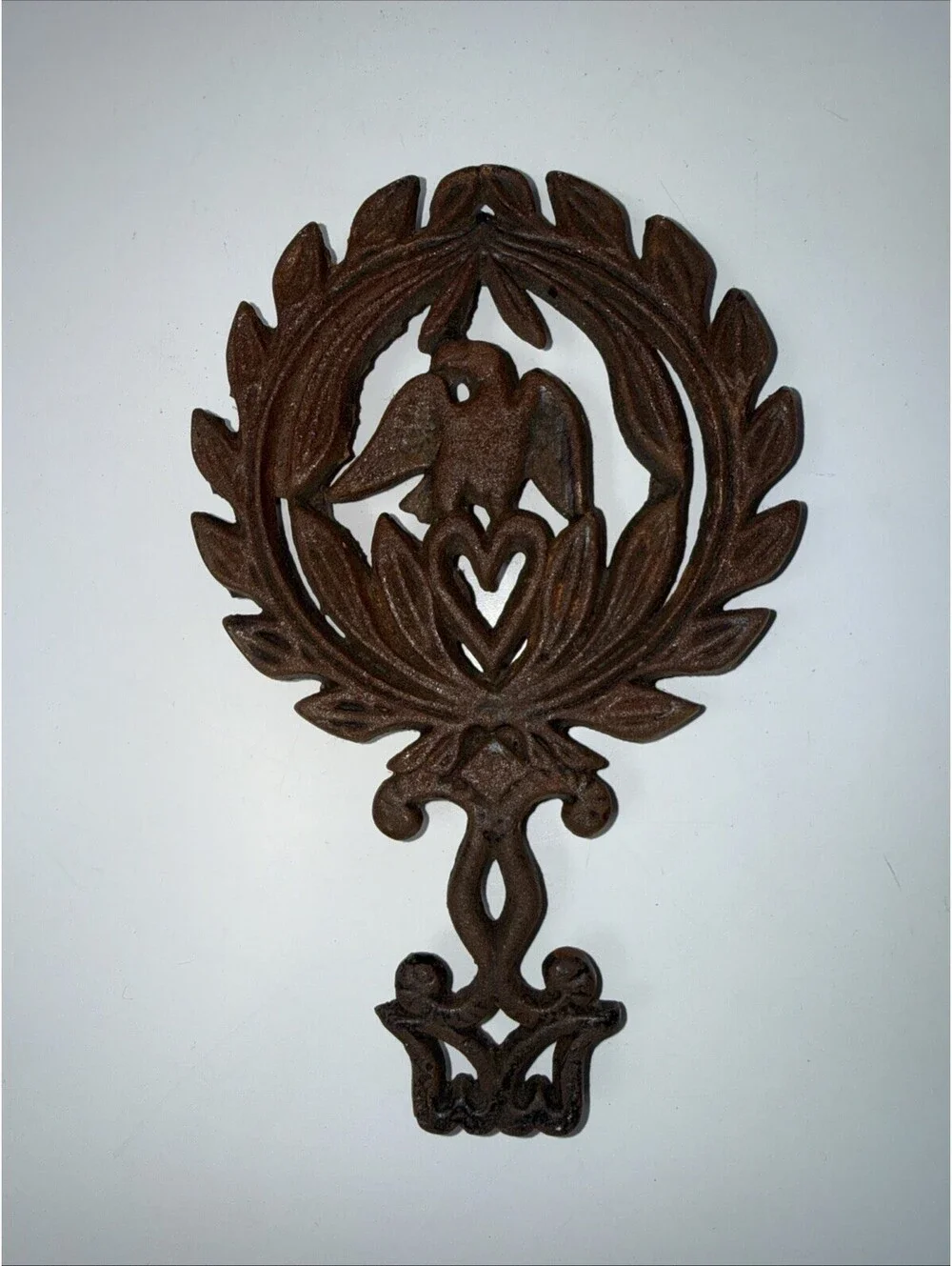 VTG Cast Iron Wilton Trivet Pot Pan Holder Eagle & Heart Rustic Decor ~4 Footed